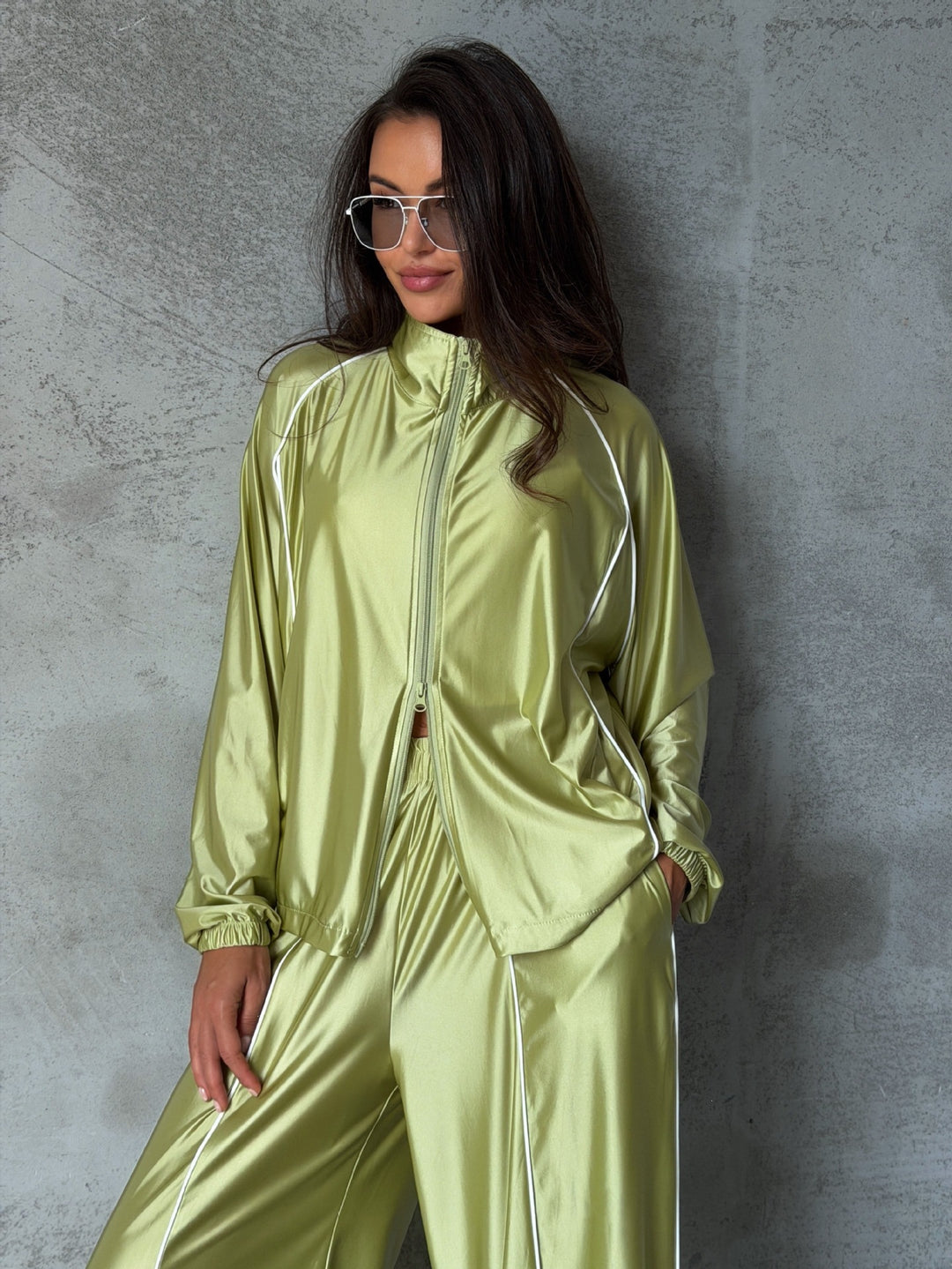 Damen Satin-Trainingsanzug mit Reißverschlussjacke und weiter Gummibund-Hose Nord Taschen