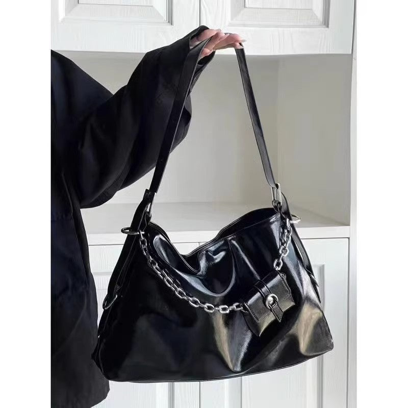Damen Hobo-Tasche mit elegantem Kettenverzierung und praktischem Innenfach Nord Taschen