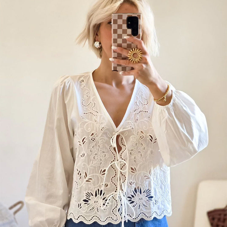 Damen Leichte Broderie-Anglaise-Spitzenbluse mit V-Ausschnitt, Bindeband und Ballonärmeln Nord Taschen