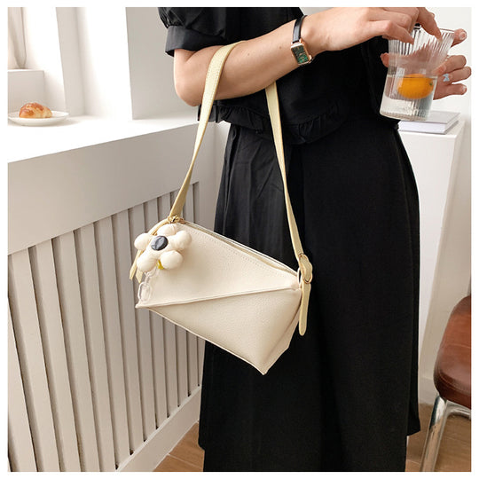 Damen Clutch mit verspieltem Blumendetail | Nord Taschen