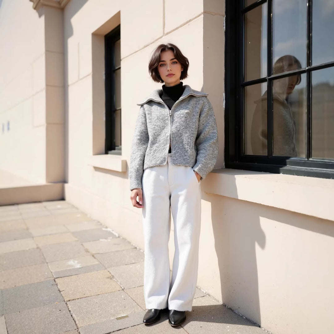 Damen kurze gezippte Strickjacke mit Stehkragen und Rippenbund Nord Taschen
