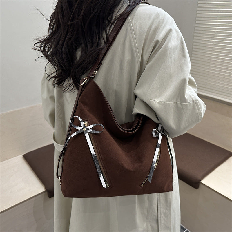 Damen Beuteltasche mit dekorativen Reißverschlussdetails Nord Taschen