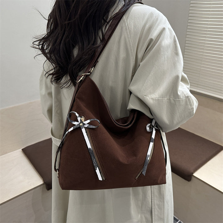Damen Beuteltasche mit dekorativen Reißverschlussdetails Nord Taschen