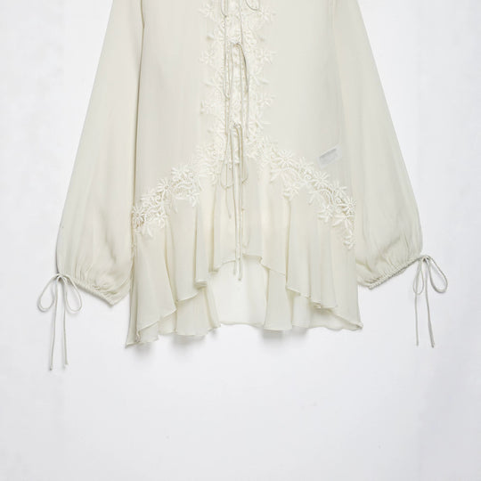 Damen Romantische Chiffon-Bluse mit Spitzenapplikation, Volant-Saum und Bindebändern Nord Taschen