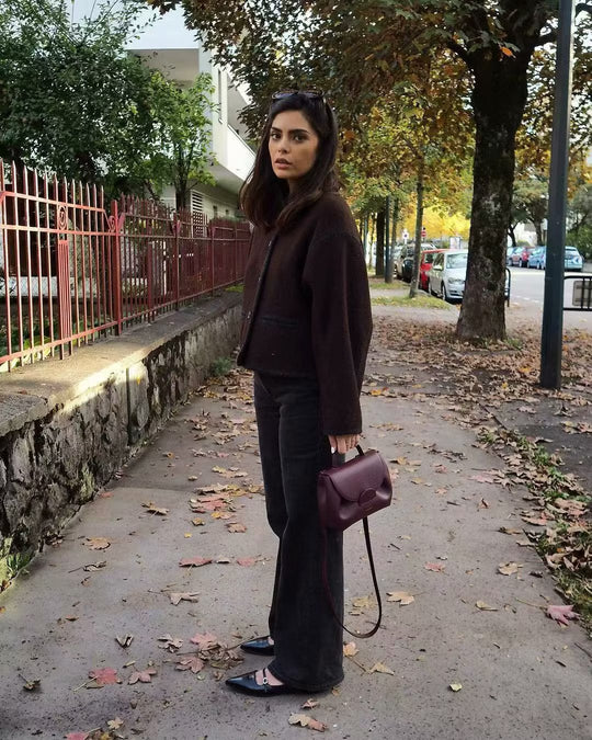 Damen Kurzjacke mit Rundhals, kastiger Cropped‑Silhouette und Kontrastpaspel Nord Taschen