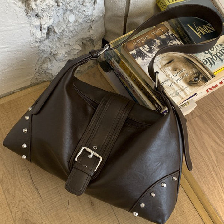 Damen Hobo-Tasche mit dekorativen Nieten und elegantem Klappenverschluss Nord Taschen