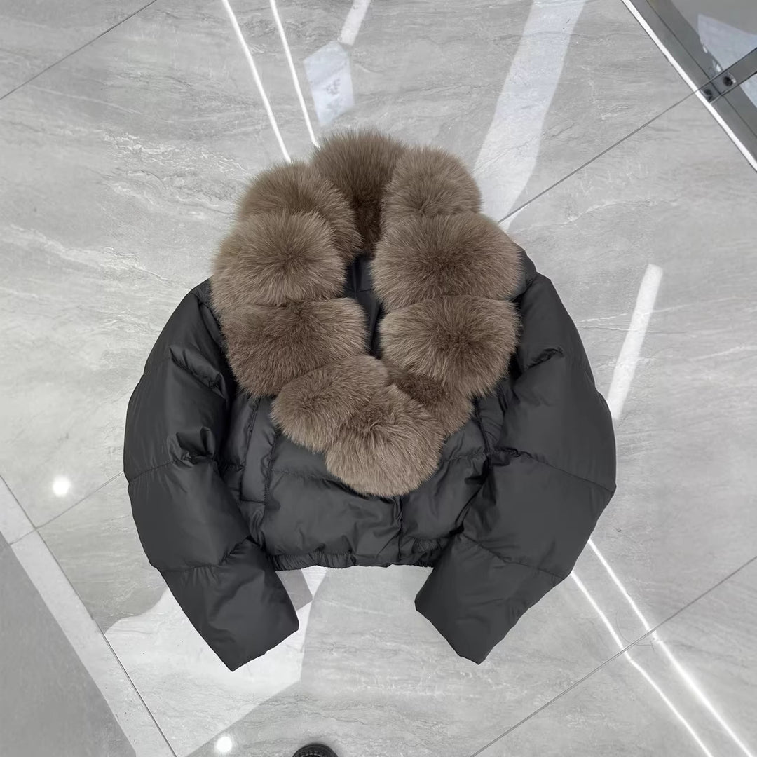 Damen nan kurz geschnittene Boxy-Pufferjacke mit extra großem Webpelzkragen und formstabilem Saum Nord Taschen
