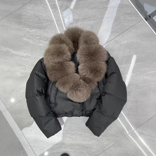 Damen nan kurz geschnittene Boxy-Pufferjacke mit extra großem Webpelzkragen und formstabilem Saum Nord Taschen