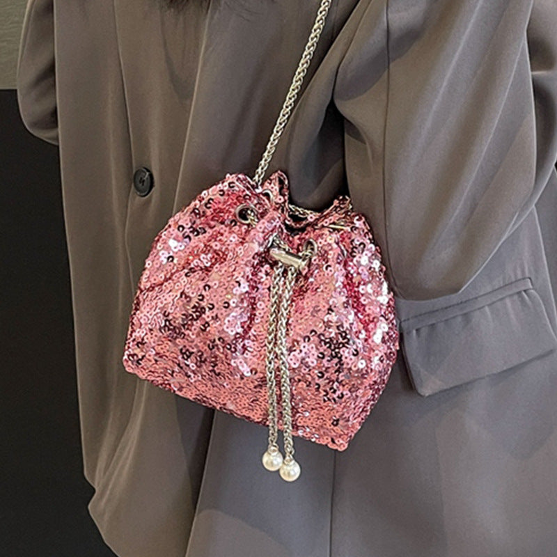 Damen Glitzernde Beuteltasche mit elegantem Kettenriemen Nord Taschen