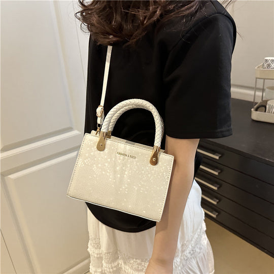 Damen Designer Handtasche mit strukturiertem Obermaterial und goldenen Akzenten Nord Taschen