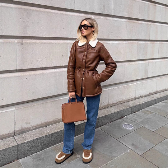 Damen Taillierte Lederimitatjacke mit Kordelzug, Teddykragen und Druckknopfleiste Nord Taschen