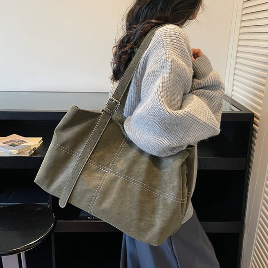 Damen elegante Schultertasche aus weichem Wildleder mit praktischen Innenfächern Nord Taschen