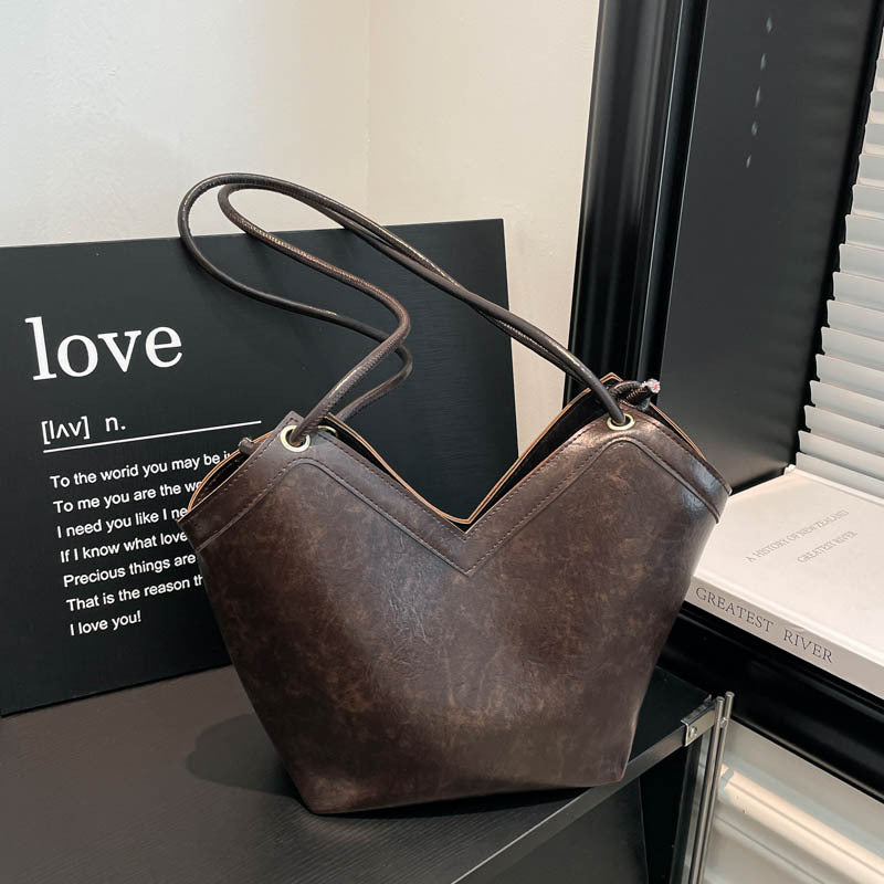 Damen praktische Handtasche mit V-Design Nord Taschen