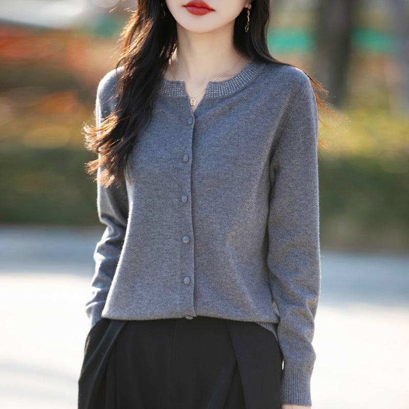 Damen Kurzcardigan aus ultrafeinem Baumwollmix mit funkelnder Kristallkante und Ton-in-Ton-Knopfleiste Nord Taschen