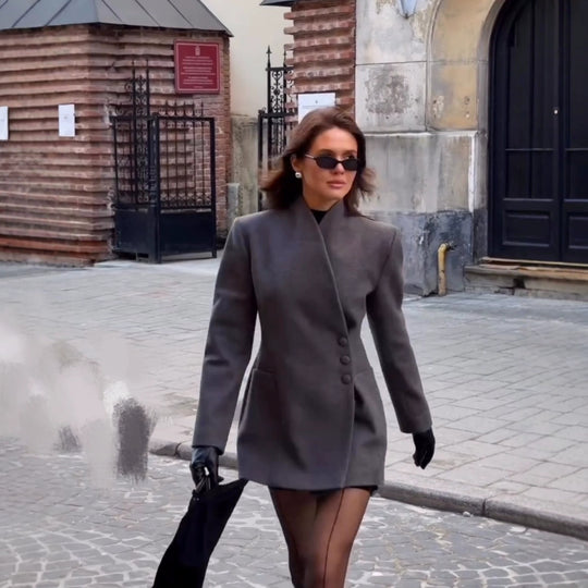 Damen Kurzblazer-Mantel mit asymmetrischer Drapierung und dekorativer Knopfreihe Nord Taschen