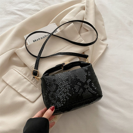 Damen Umhängetasche mit eleganter Schlangenprägung und praktischem Schulterriemen Nord Taschen