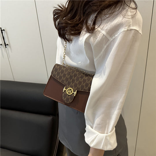 Damen Umhängetasche mit goldener Kettenverzierung und Designer-Logo Nord Taschen