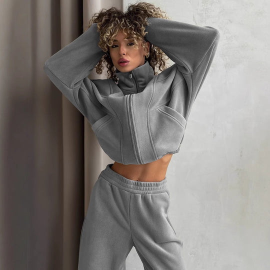 Damen kurzes Reißverschluss-Hoodie mit elastischem Bund und schmal zulaufender High-Waist-Jogginghose aus schwerem French-Terry Nord Taschen