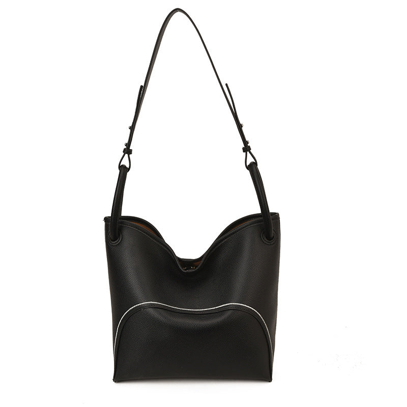Damen Hobo-Tasche aus geschmeidigem Kunstleder mit modernen Akzenten Nord Taschen