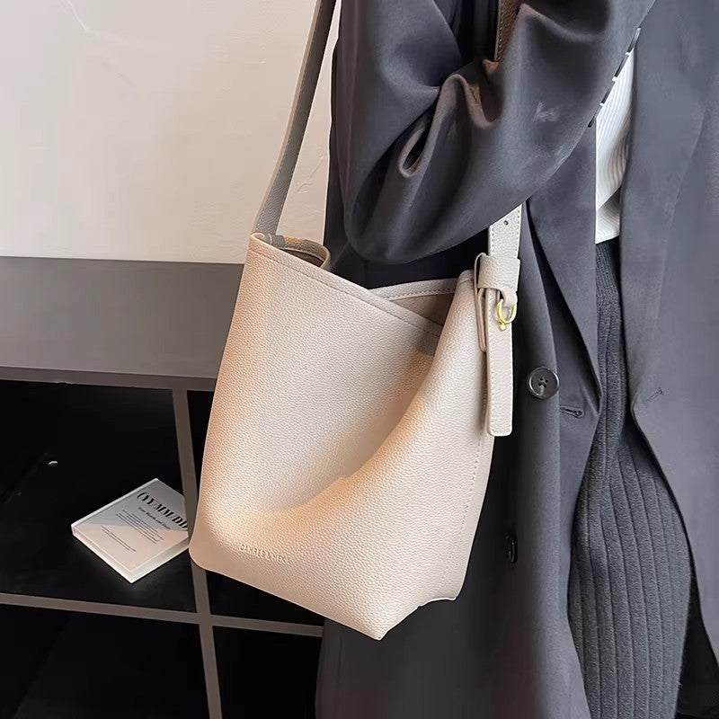 Damen Hobo-Tasche mit abnehmbarem Innenbeutel und stilvollem Design Nord Taschen