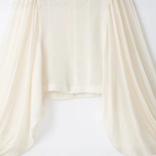 Damen Kurzbluse im Folklore‑Militärstil mit voluminösen Bischofärmeln Nord Taschen