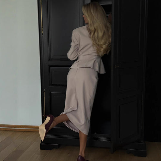 Damen Zweiteiliges Business-Kostüm mit tailliertem Blazer und Bleistiftrock Nord Taschen
