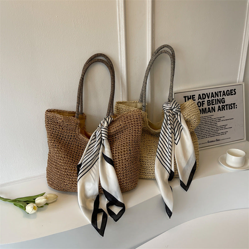 Damen lässige Strohtasche mit modischem Halstuch Nord Taschen