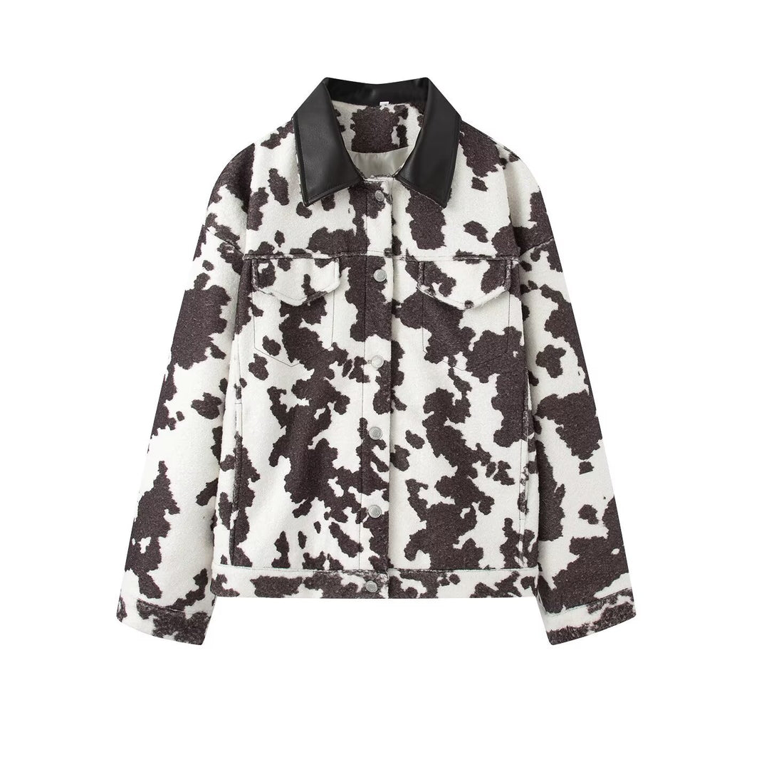 Damen Oversize Jacke im Truckerstil mit Kuhmuster und Kunstlederkragen Nord Taschen