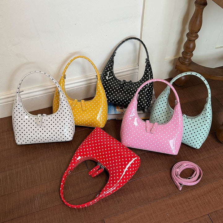 Damen Hobo-Tasche aus glänzendem Kunstleder mit verspieltem Punktedesign Nord Taschen