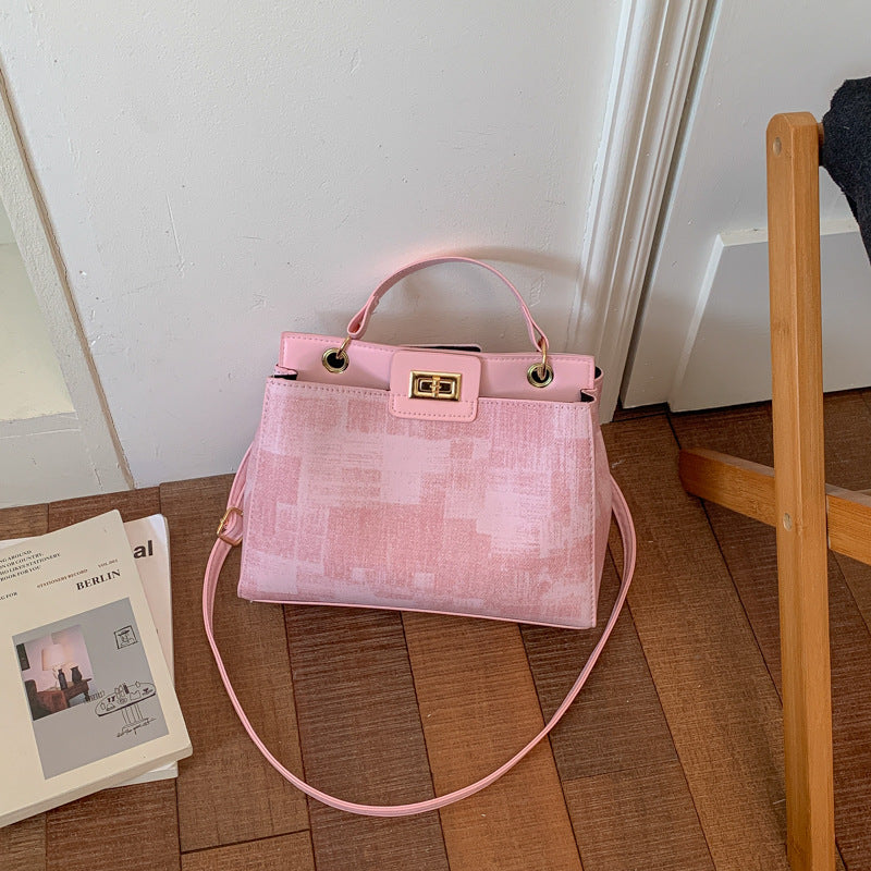 Damen elegante Umhängetasche mit luxuriösem Lederlook und geschmackvollem Verschluss Nord Taschen