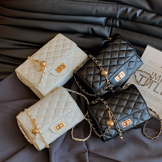 Damen Umhängetasche mit gefüttertem Quiltmuster und Goldakzenten Nord Taschen