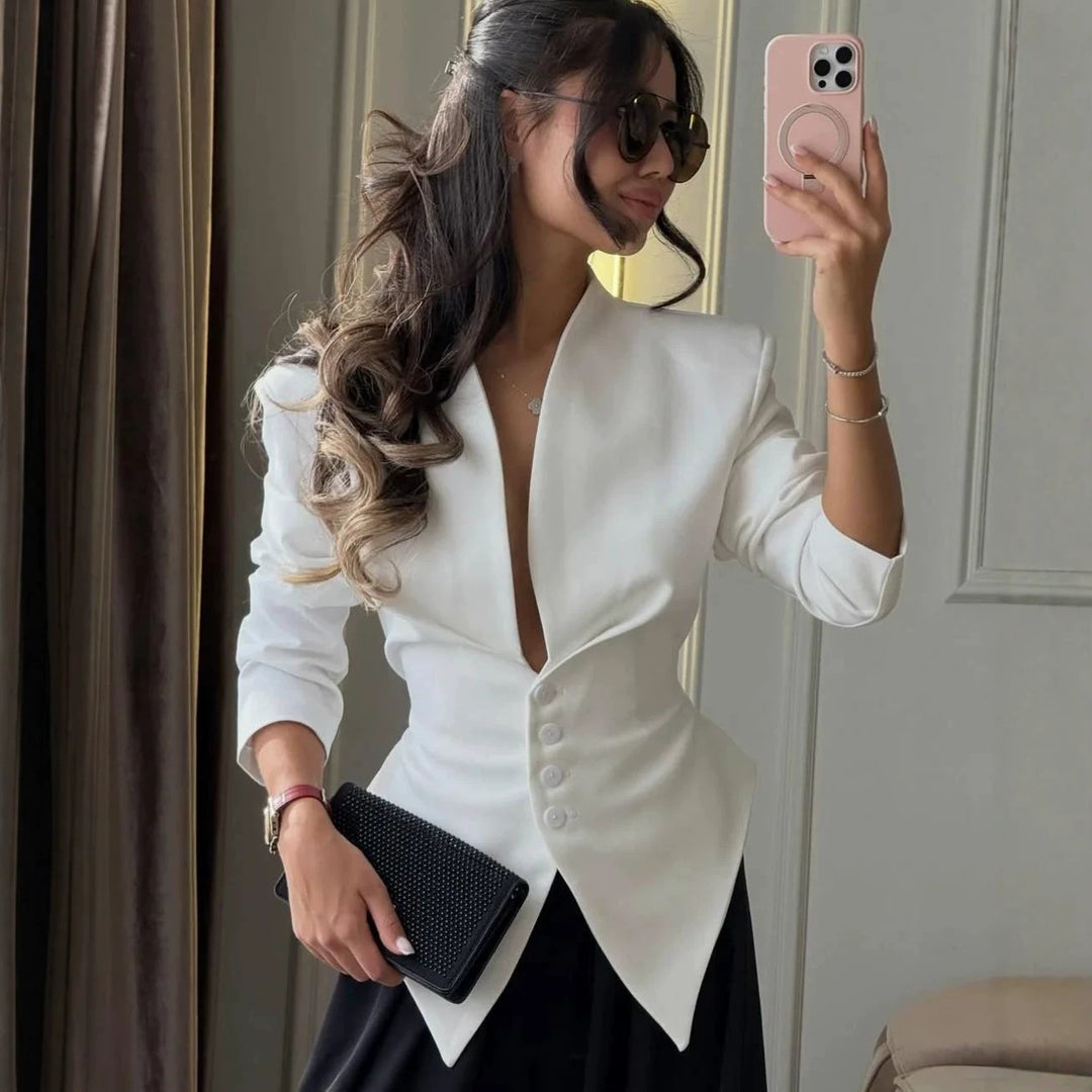 Damen Taillierter Blazer mit spitz zulaufendem Saum und tiefem V-Ausschnitt Nord Taschen