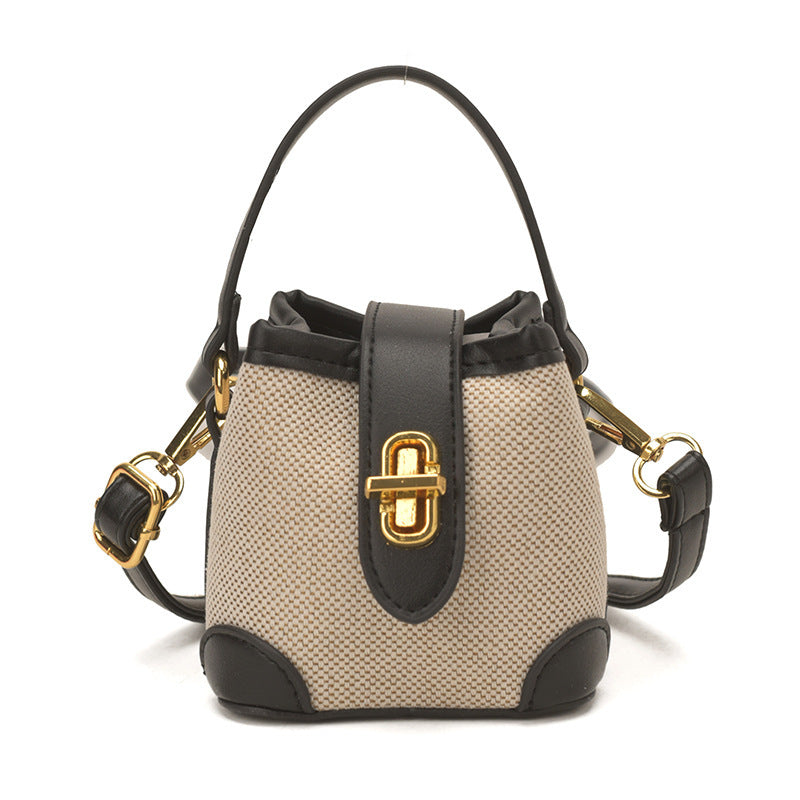 Damen Beuteltasche mit eleganter Struktur und goldenen Akzenten Nord Taschen