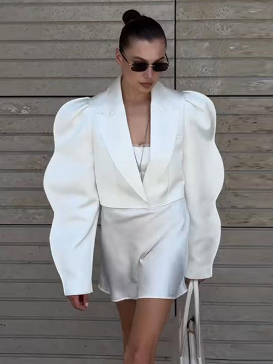 Damen Skulpturaler Cropped-Blazer mit dramatischen Ballonärmeln Nord Taschen