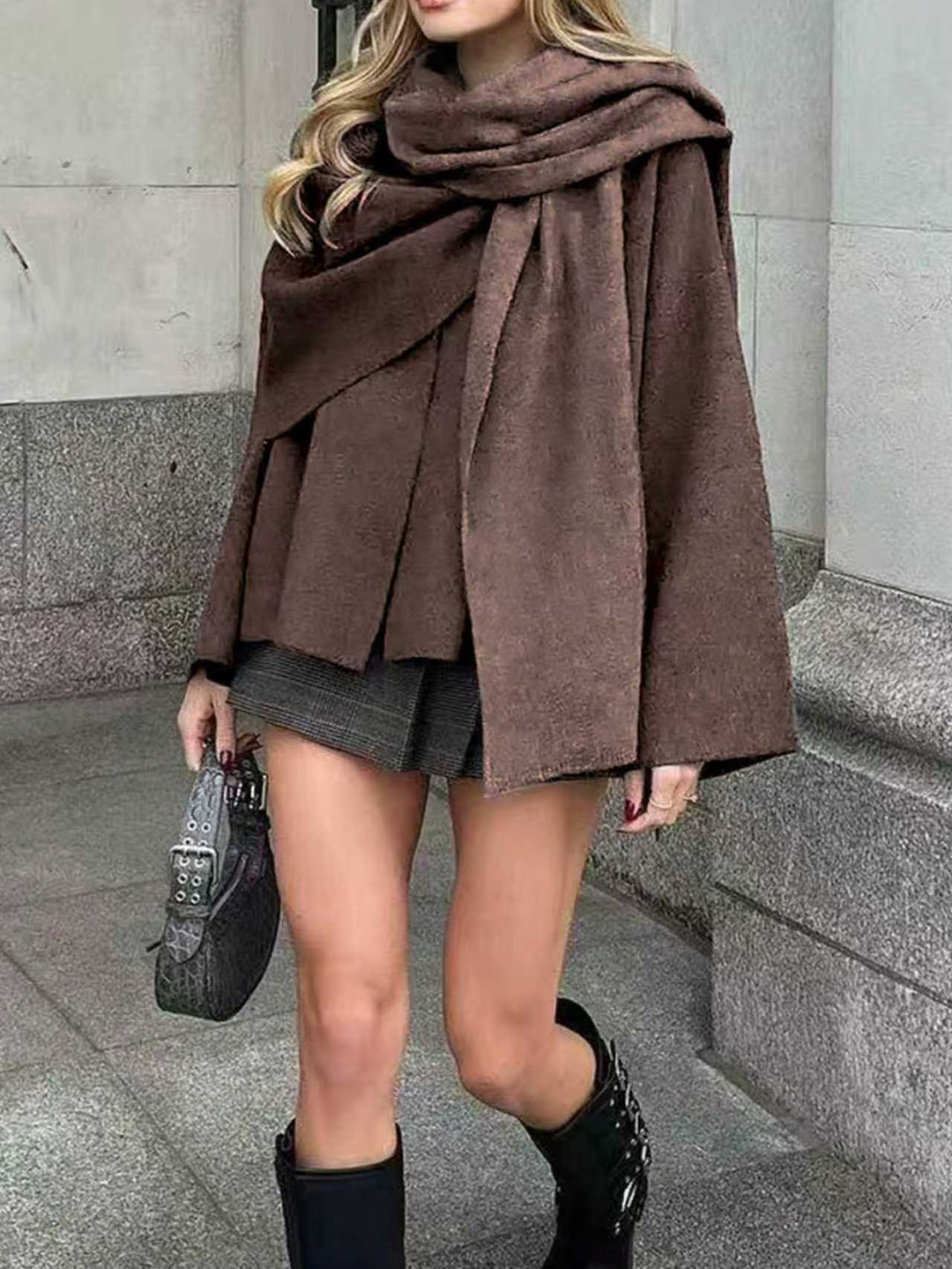 Damen Oversize Wickelponcho-Mantel mit weitem Schalkragen und Ein-Knopf-Detail Nord Taschen