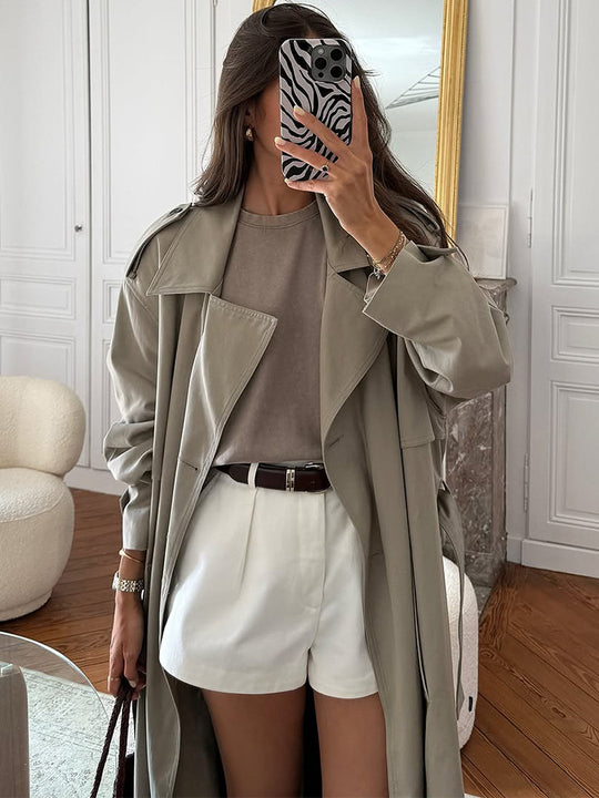 Damen Oversize Trenchcoat aus leichtem Gabardine mit Schulterklappen und Wasserfallkragen Nord Taschen
