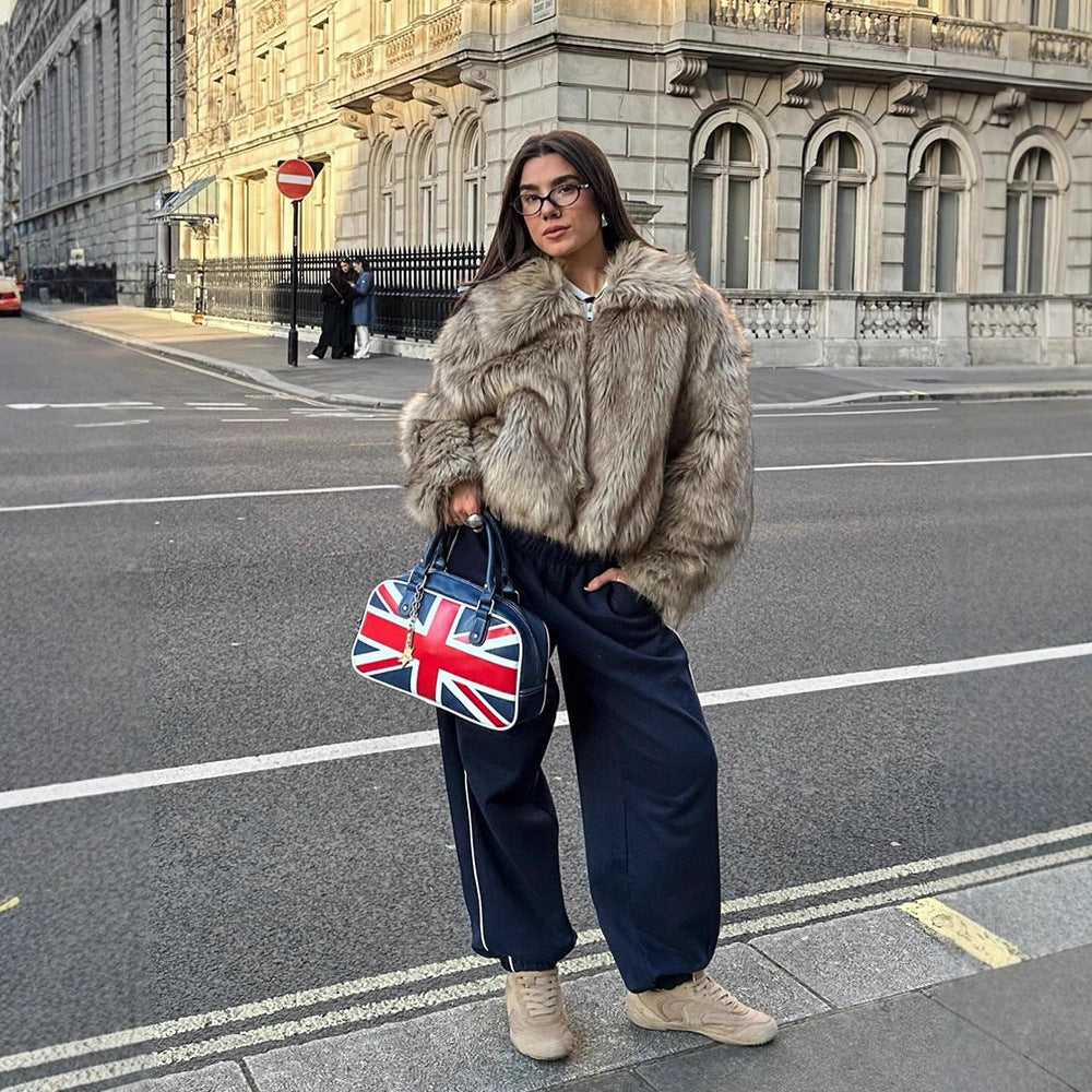 Damen Kurz geschnittener Faux‑Fur Boxy‑Mantel mit Kapuze und Reißverschluss Nord Taschen