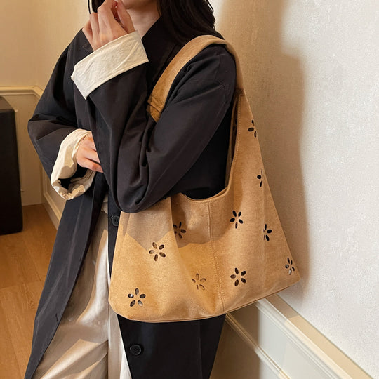 Damen Hobo-Tasche mit floralem Akzent und praktischem Mini-Portemonnaie Nord Taschen