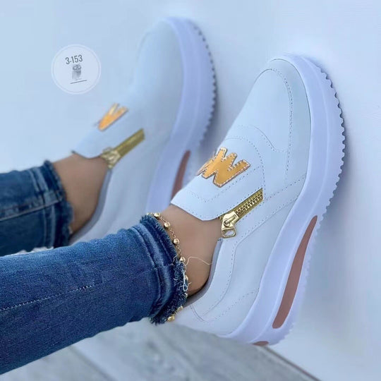 Damen Slip‑On Plateau‑Sneaker im Mokassin‑Look mit goldener Zipper‑Applikation Nord Taschen
