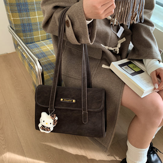 Damen modische Handtasche im charmanten Lederlook mit abnehmbarem Anhänger Nord Taschen