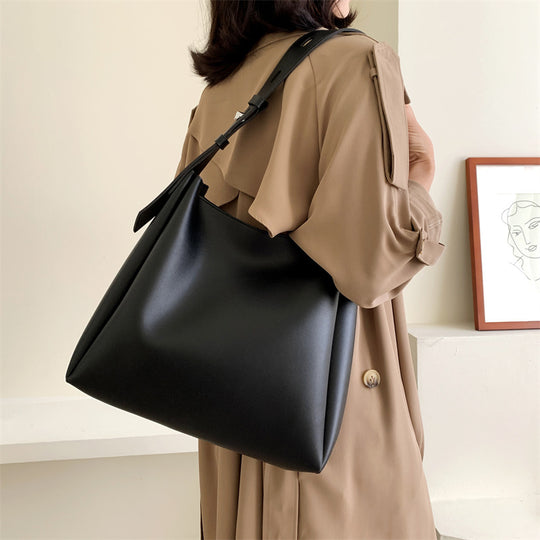 Damen Hobo-Tasche aus hochwertigem, geschmeidigem Kunstleder mit verstellbarem Tragegurt Nord Taschen