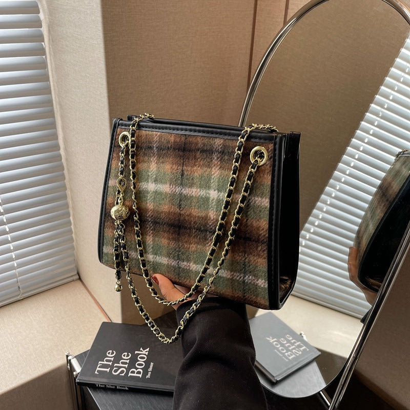 Damen Schultertasche mit kariertem Design Nord Taschen