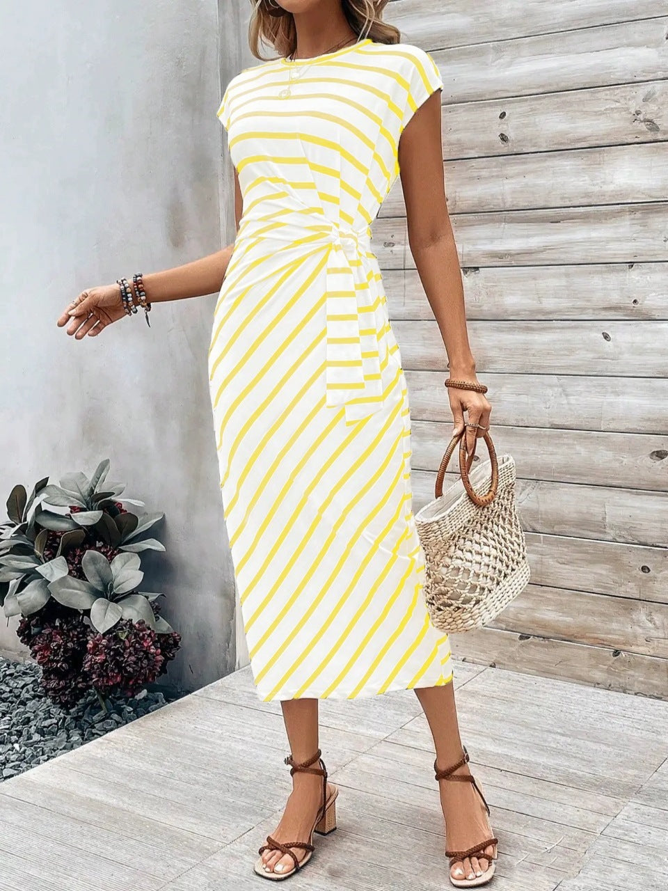 Damen Wickelkleid im modernen Streifenlook mit Taillenknoten