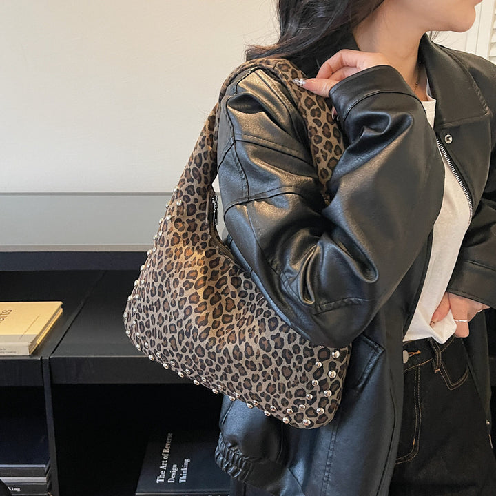 Damen Hobo-Tasche mit modischem Leopardenmuster und dekorativen Nieten Nord Taschen