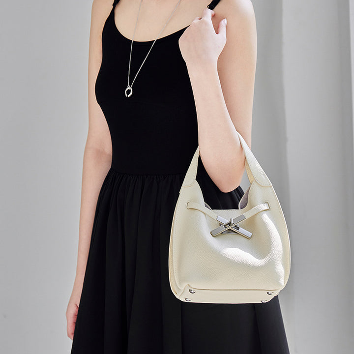 Damen Hobo-Tasche mit elegantem Kettenverschluss und hochwertiger Lederoberfläche Nord Taschen