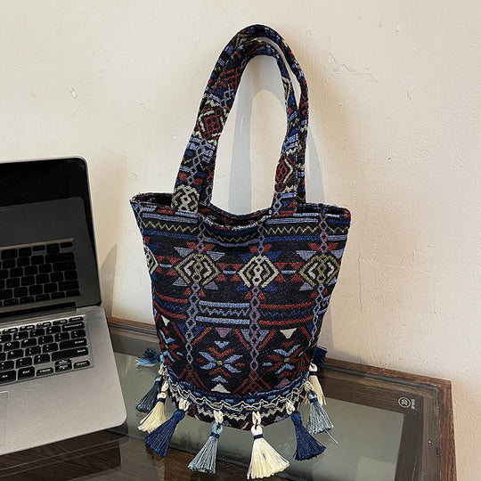 Damen Jute-Tragetasche mit modernem Ethnodruck und trendigen Quasten Nord Taschen