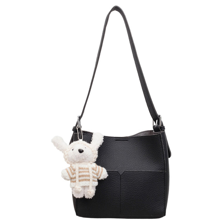 Damen modische Schultertasche mit verspieltem Anhänger Nord Taschen