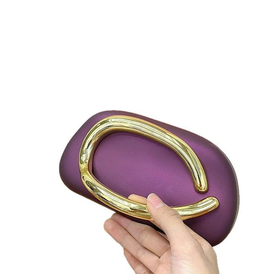 Damen Clutch mit auffälligem Design und goldener Applikation Nord Taschen