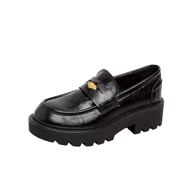 Damen Chunky Pennyloafer mit profilierter Plateau‑Lug‑Sohle und goldener Zierapplikation Nord Taschen