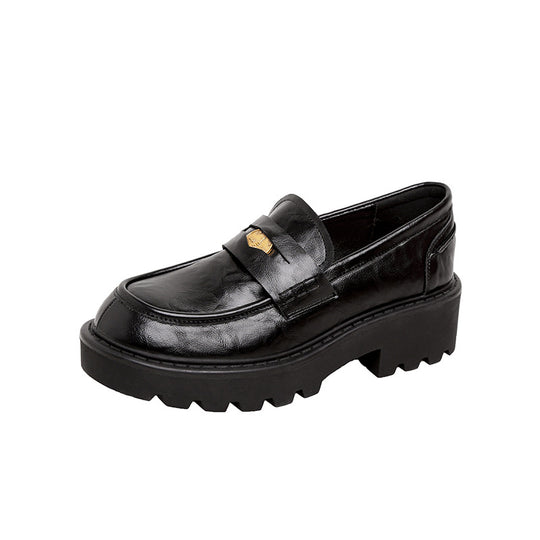 Damen Chunky Pennyloafer mit profilierter Plateau‑Lug‑Sohle und goldener Zierapplikation Nord Taschen